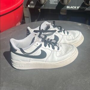 Nike White and Black Sneakers